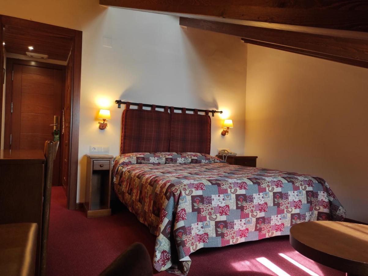 Hotel La Morera Valencia D'Aneu Екстериор снимка