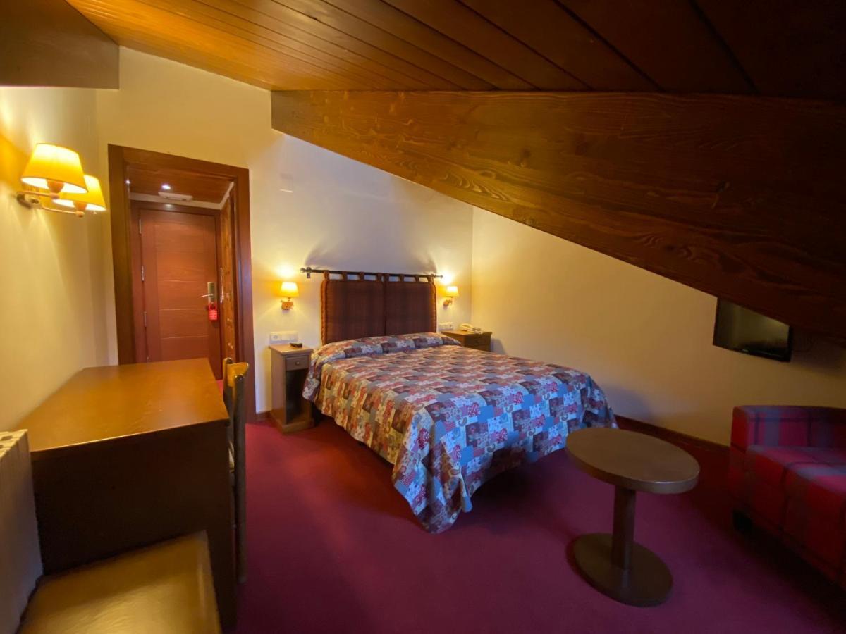Hotel La Morera Valencia D'Aneu Екстериор снимка