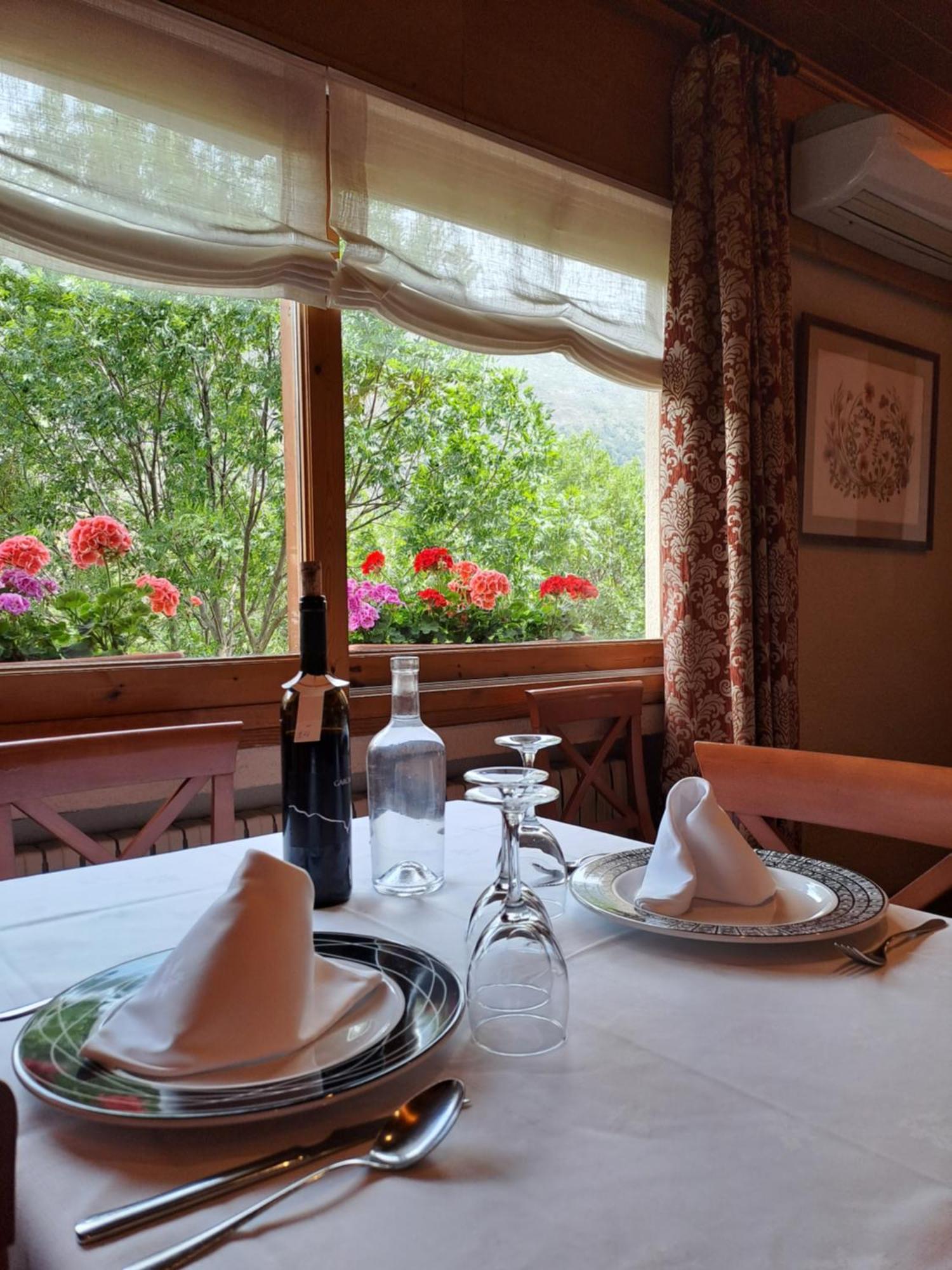 Hotel La Morera Valencia D'Aneu Екстериор снимка