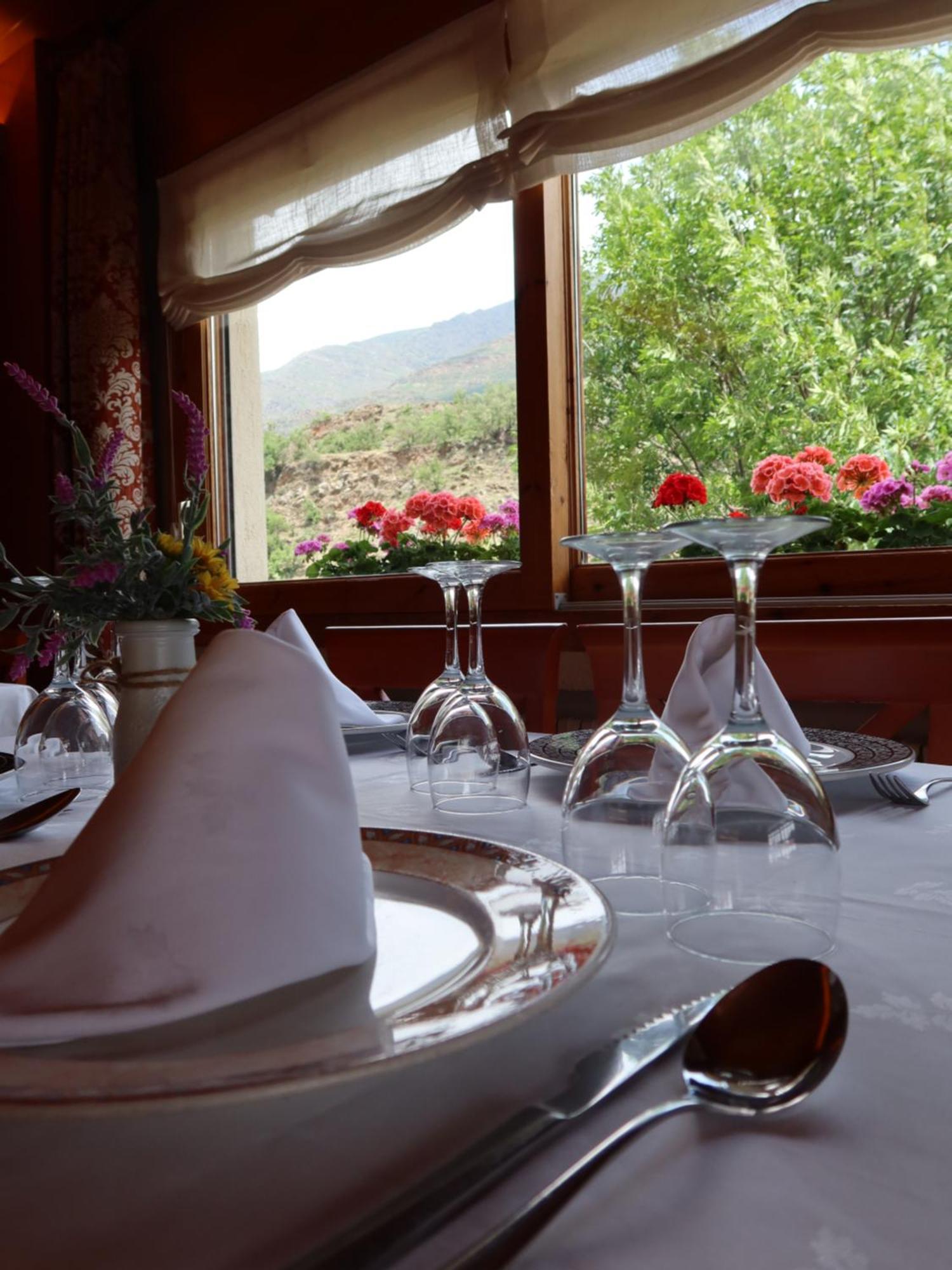 Hotel La Morera Valencia D'Aneu Екстериор снимка