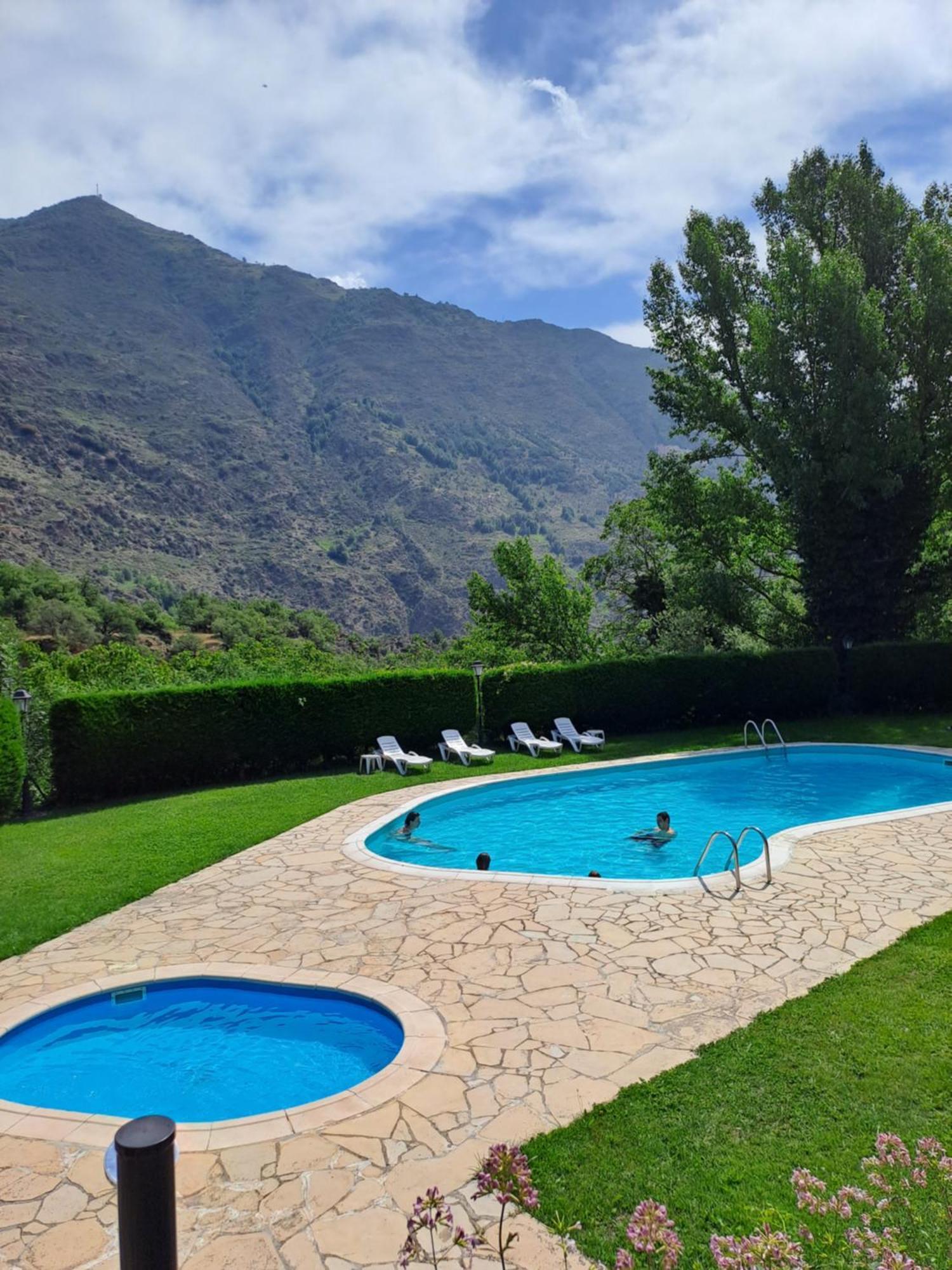 Hotel La Morera Valencia D'Aneu Екстериор снимка