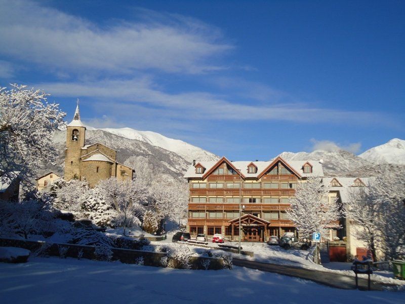 Hotel La Morera Valencia D'Aneu Екстериор снимка