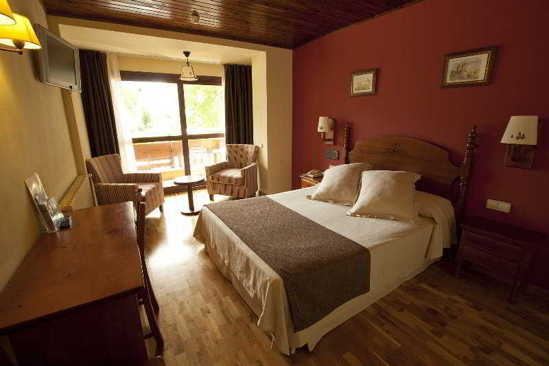 Hotel La Morera Valencia D'Aneu Екстериор снимка