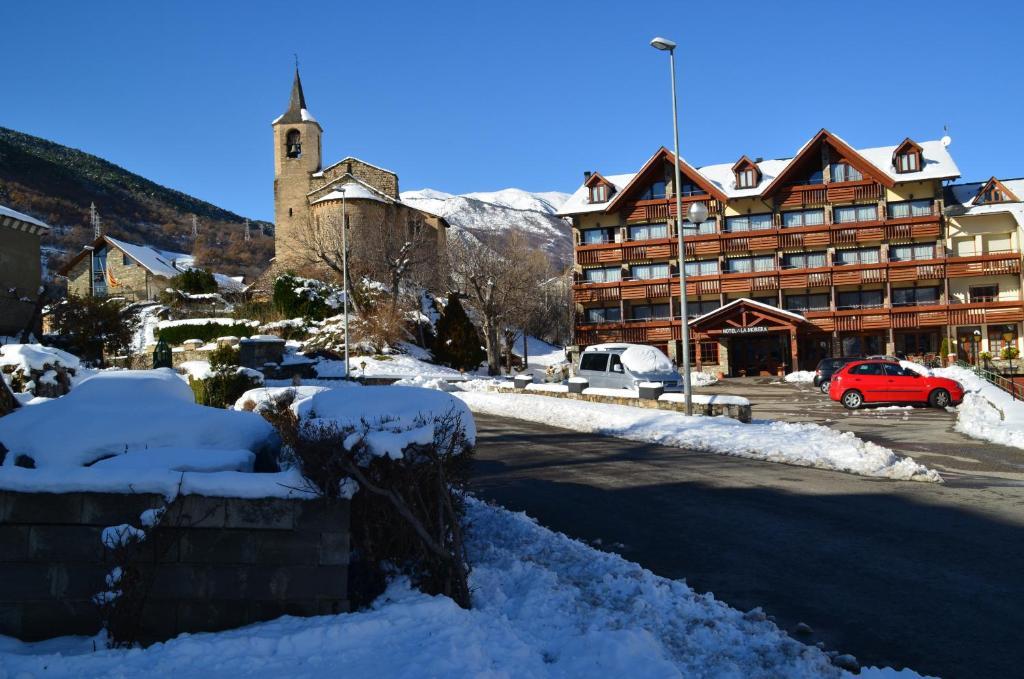 Hotel La Morera Valencia D'Aneu Екстериор снимка