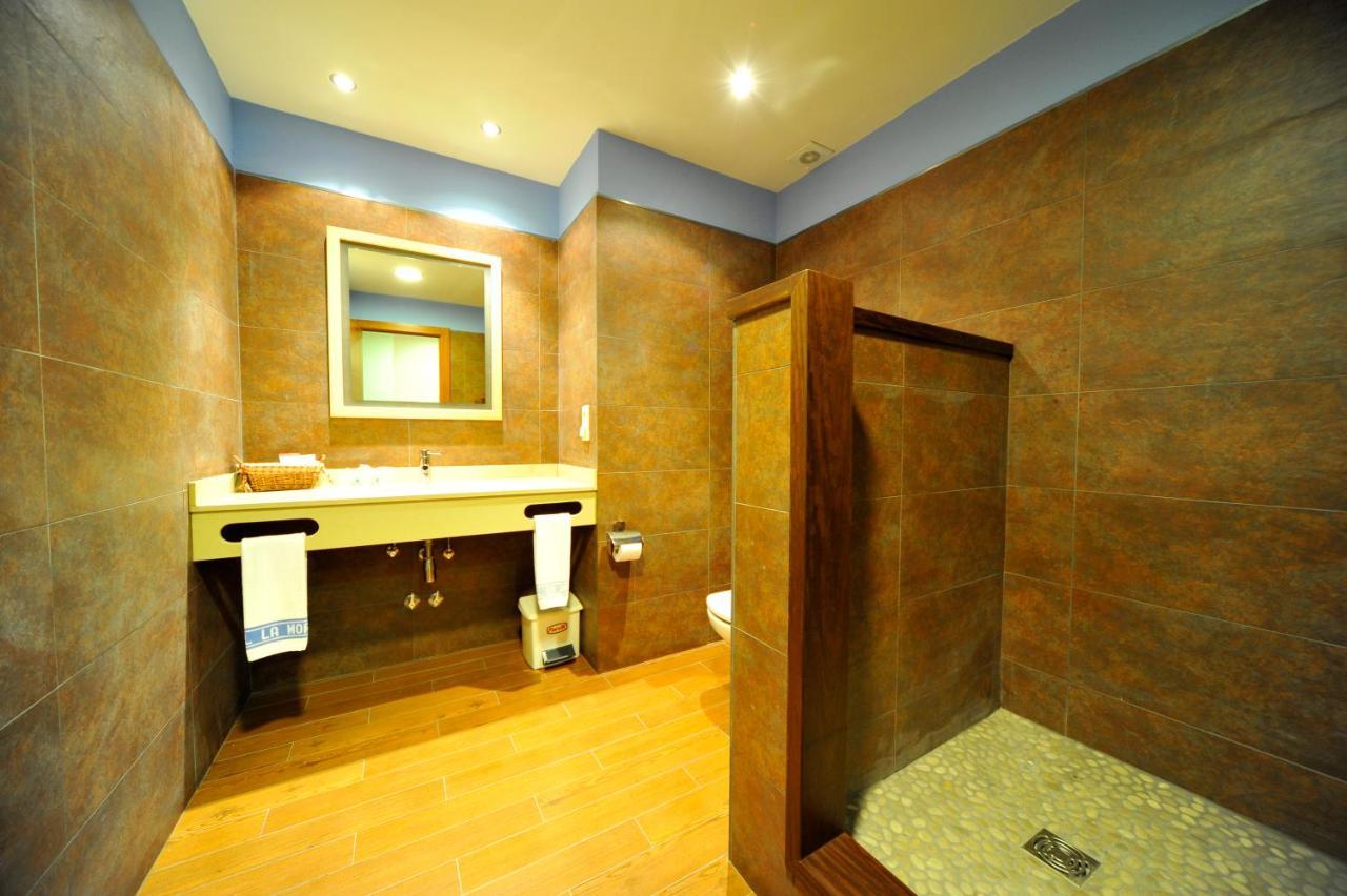 Hotel La Morera Valencia D'Aneu Екстериор снимка